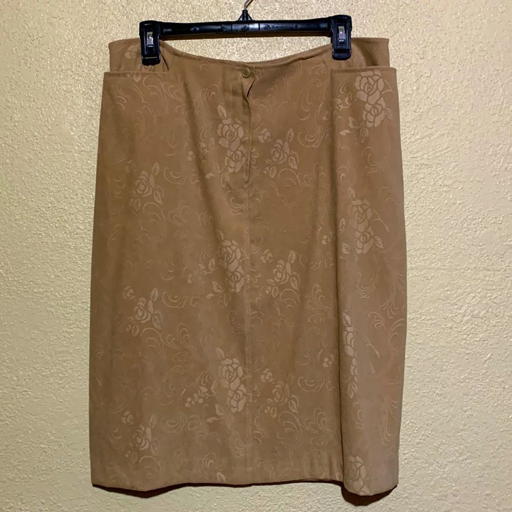 Courtenay Skirt Tan Floral Size 14🌀